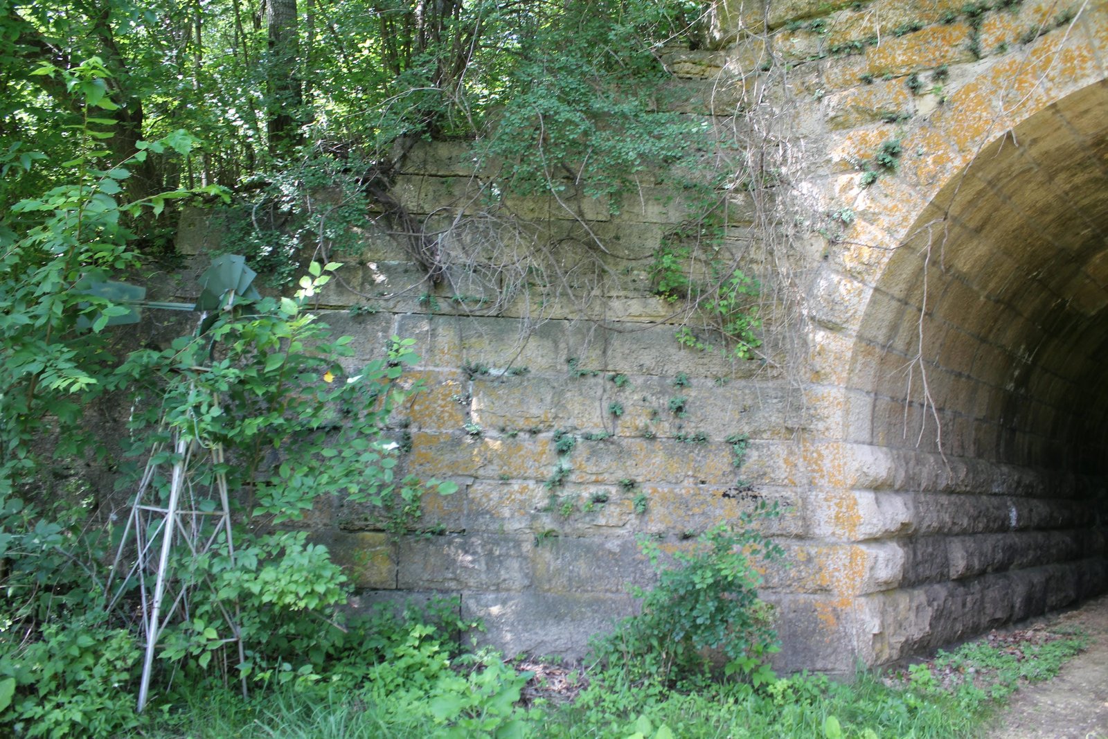 Southwest wing wall